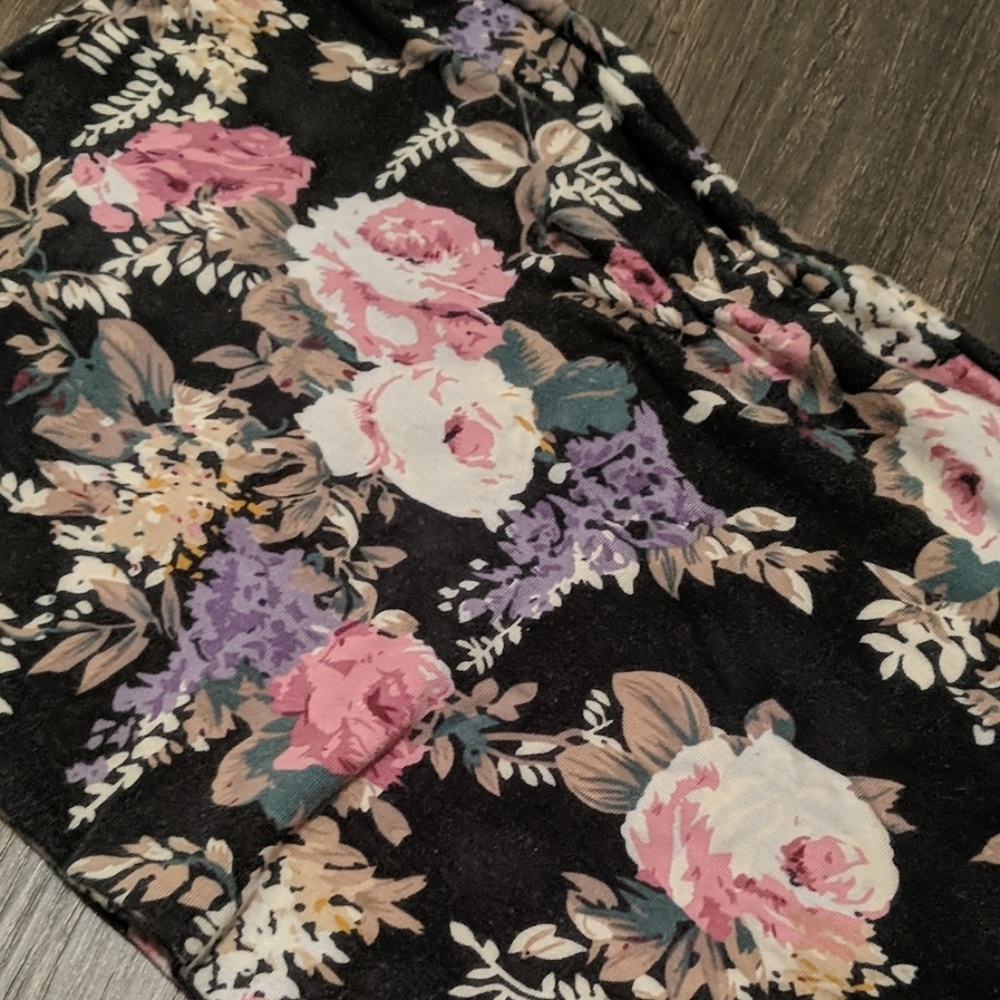 Top - Picture 2 of 2